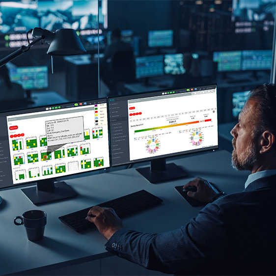 Ops manager viewing GRASP reefer power monitoring on 2 monitors in a terminal control center